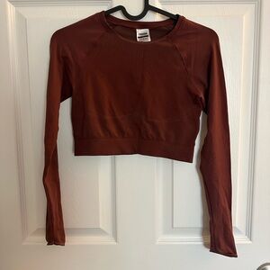 Small maroon GymShark crop top